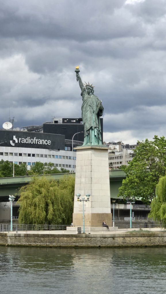 Estatua de la Libertad en Paris