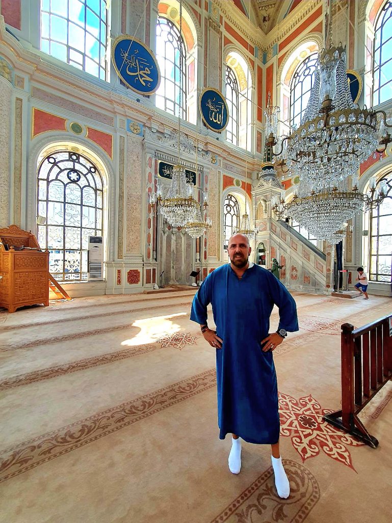 Interior Mezquita Ortakoy Estambul