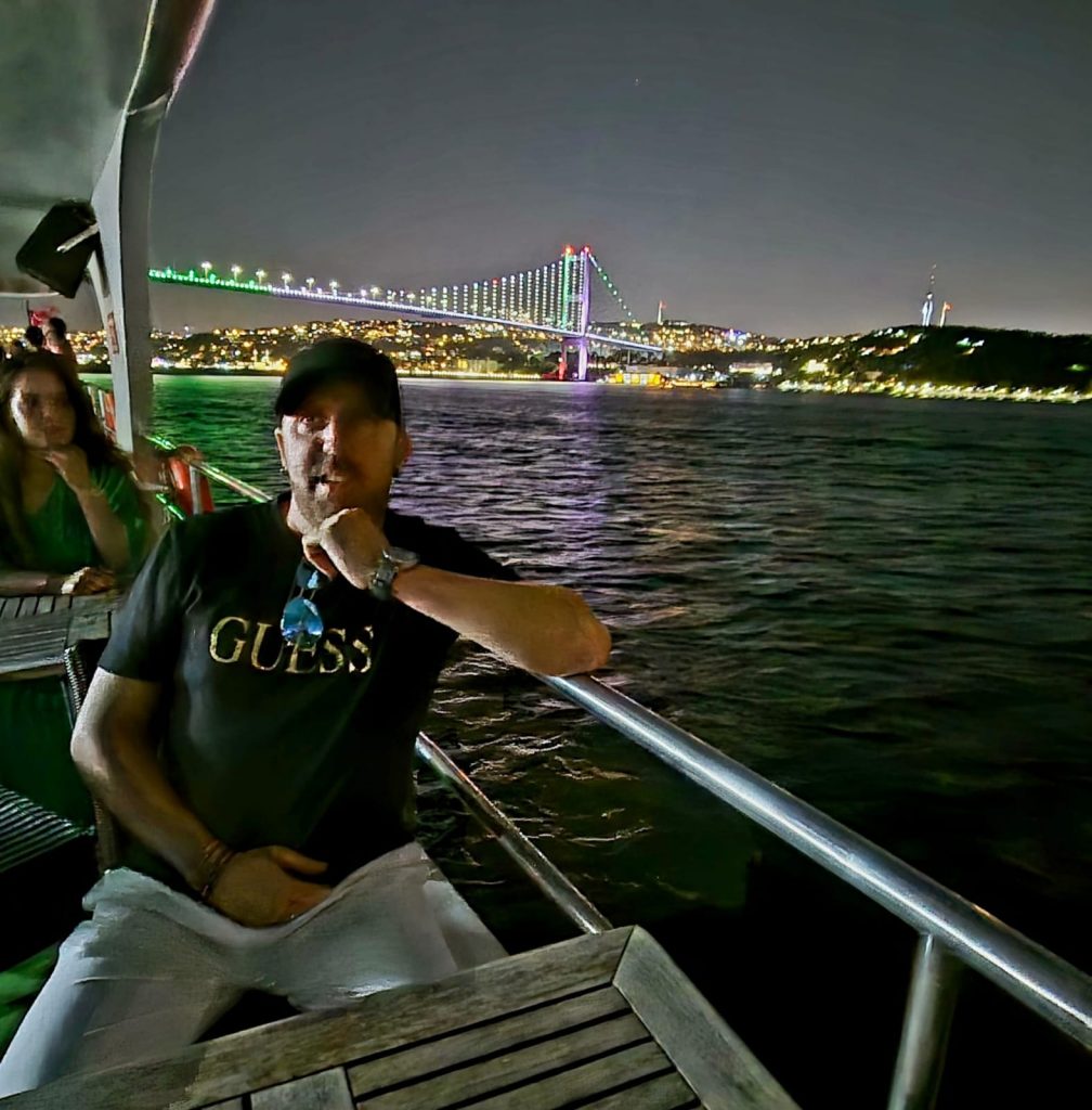 Cruceros Nocturnos con cena por el Bosforo Estambul