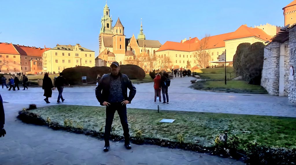 Jardines del Castillo Wawel en Cracovia en Navidad