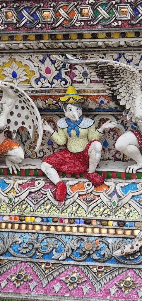 Templo Wat Pariwat Bangkok, Pinocho