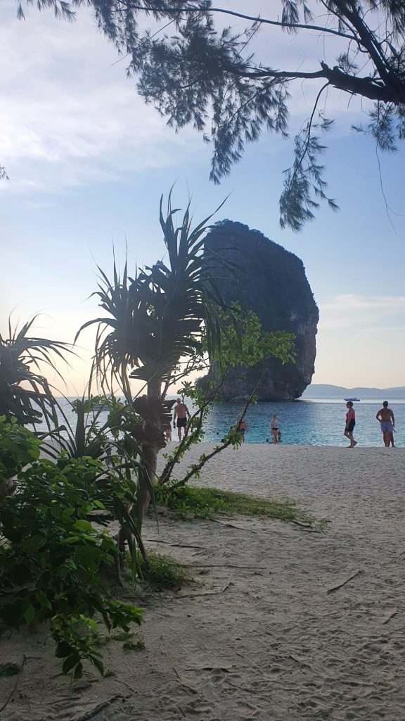 excursión al atardecer a Phi Phi y las 4 islas en lancha rápida