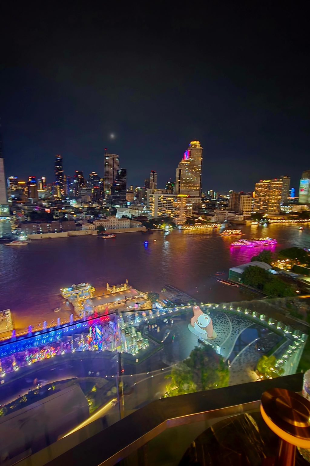 Bangkok de noche desde Icomsiam