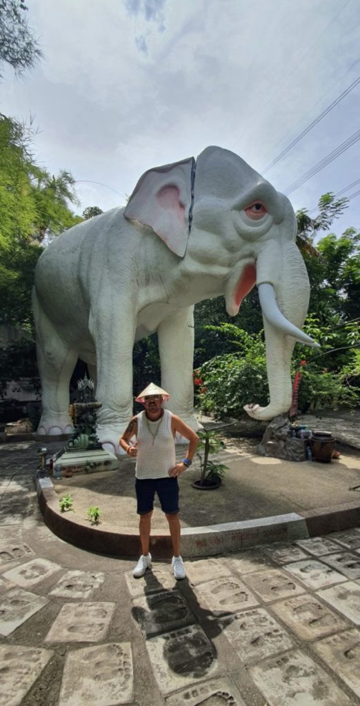 Wat Sam Phran (Dragon Temple)